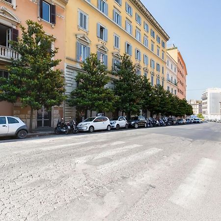 Lovely And Modern Nest Near The Colosseum Рим Екстериор снимка